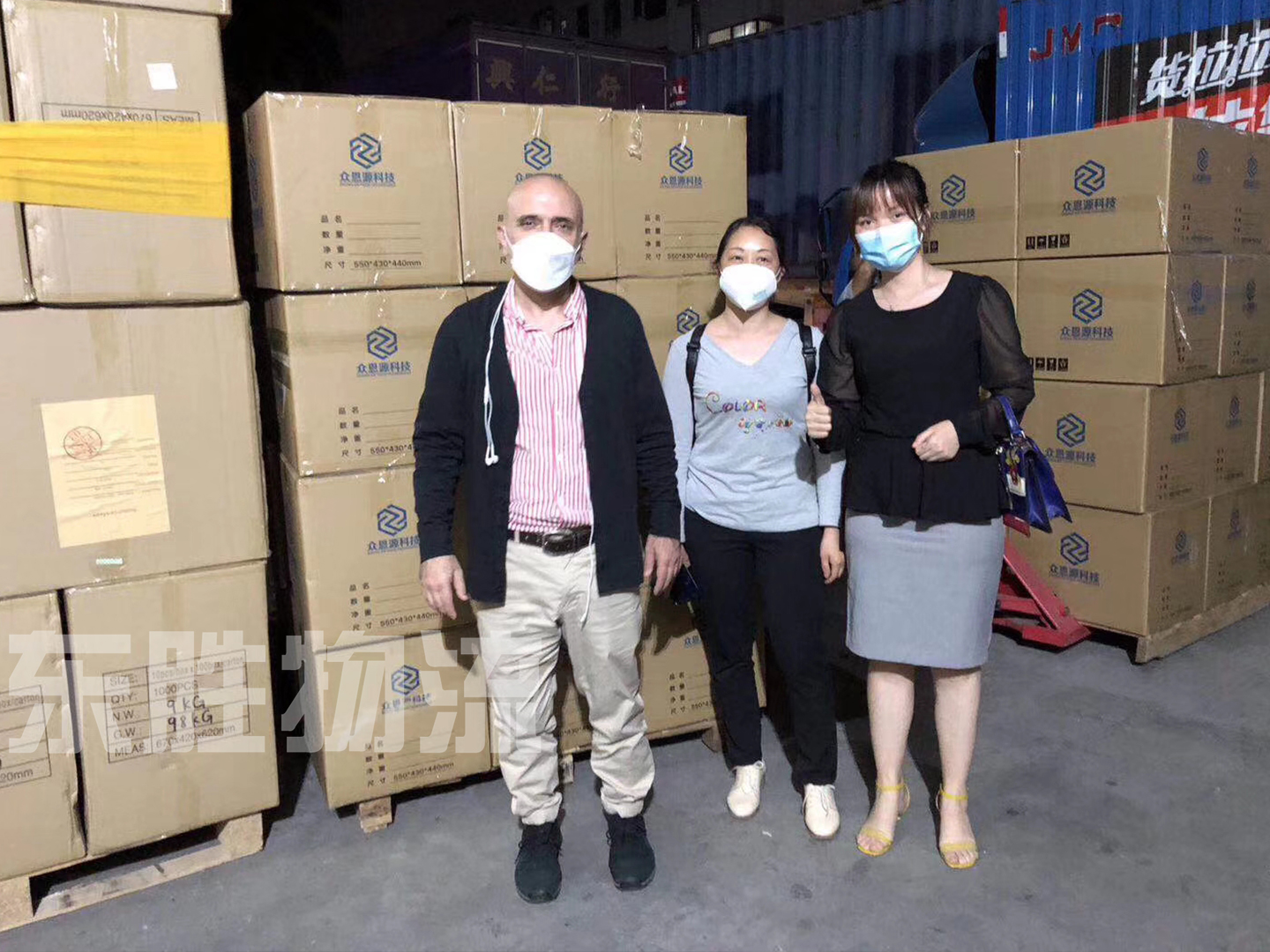 防護物資：口罩出口香港，客戶留影紀念