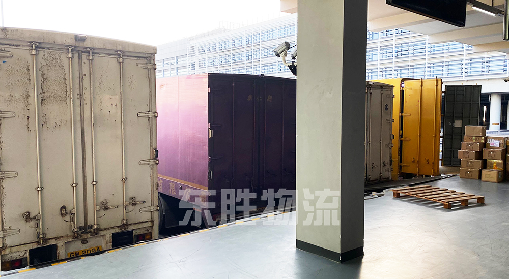 貨物從香港中轉進口，貨物在香港倉庫裝貨圖