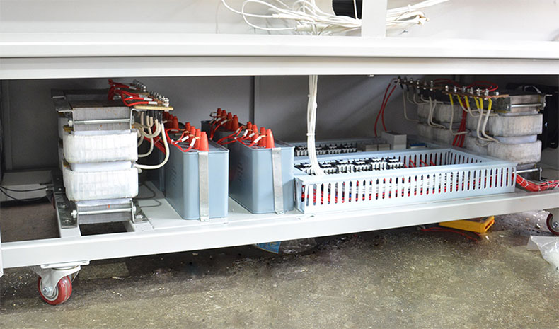 商標(biāo)標(biāo)簽UV照射機(jī).jpg 商標(biāo)標(biāo)簽UV照射機(jī).jpg